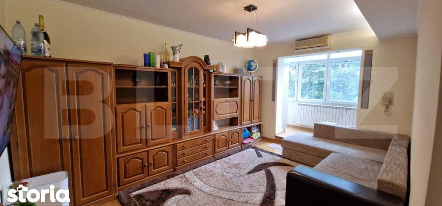 Apartament cu 3 camere decomandat în Micro 1