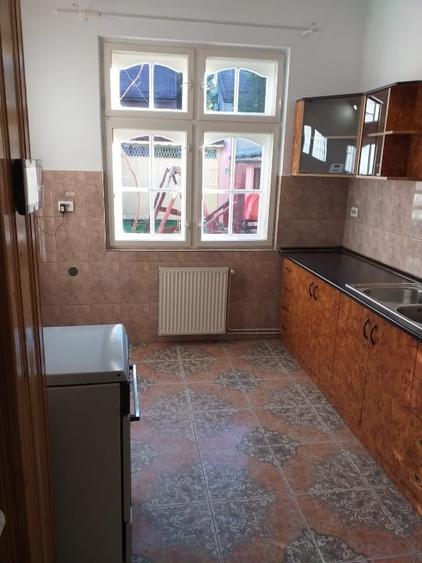 Casă individuală cu 5 camere cu Teren 229 Mp în Central
