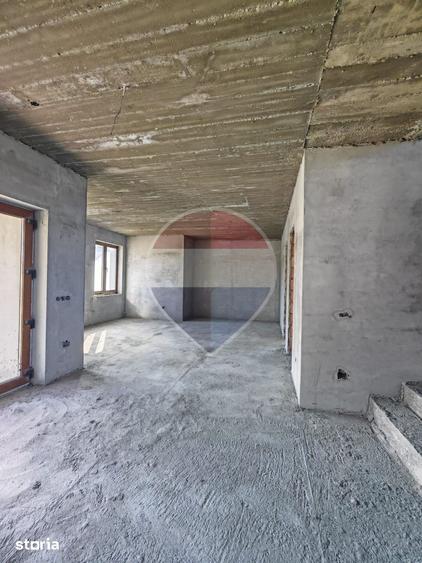 Casă cu 5 camere decomandat cu Teren 570 Mp în Central