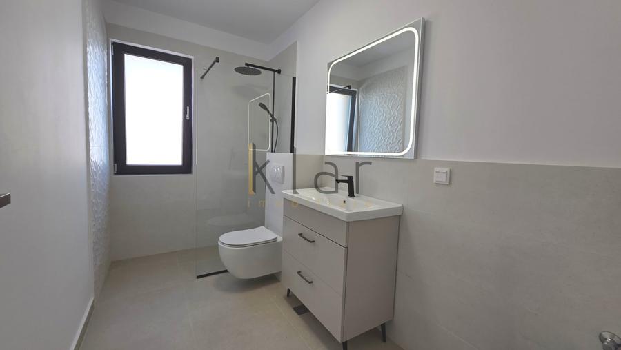 Apartament cu 2 camere semidecomandat, mobilat în Între Lacuri