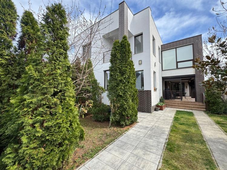 Casă individuală cu 6 camere cu Piscina în Strejnicu