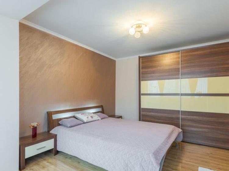 Apartament cu 3 camere decomandat în Universitate