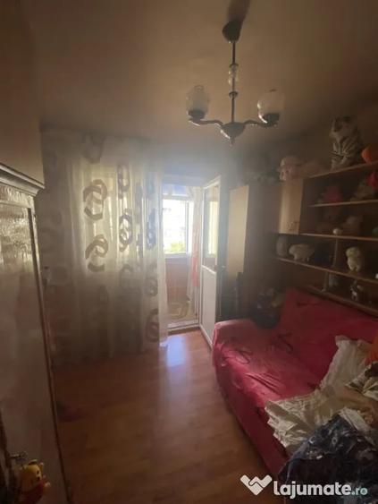 Apartament cu 2 camere semidecomandat, mobilat în Central