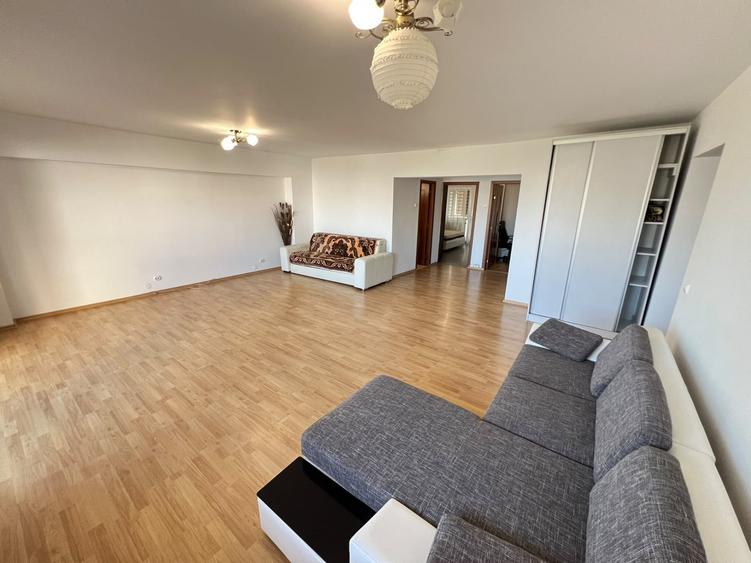 Apartament cu 3 camere decomandat, mobilat în Arcu