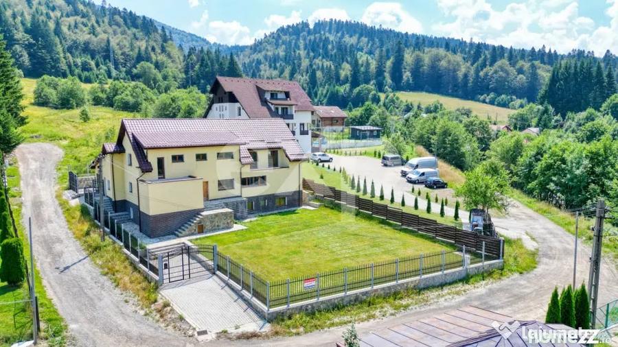 Casă cu 7 camere cu Teren 1000 Mp în Malul Ursului