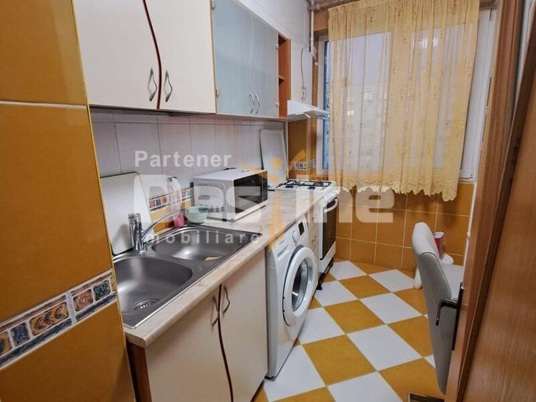 Apartament cu 3 camere semidecomandat, mobilat în Iancului