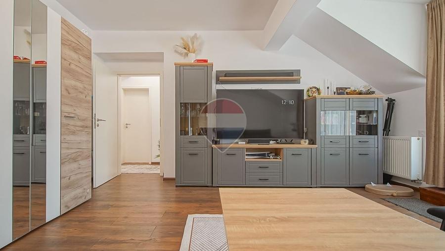 Apartament cu 3 camere decomandat, mobilat în Tractorul
