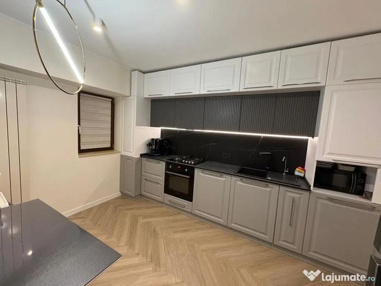 Apartament cu 3 camere decomandat, mobilat în Faleza Nord