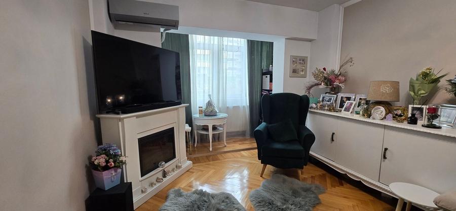 Apartament cu 3 camere decomandat, mobilat în Ultracentral