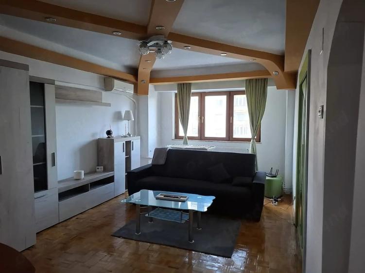 Apartament cu 2 camere decomandat în Intim