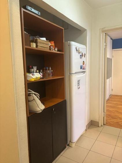Apartament cu 3 camere semidecomandat, mobilat în Dristor