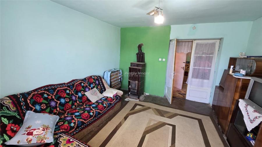 Casă cu 9 camere cu Teren 4400 Mp în Petrilova
