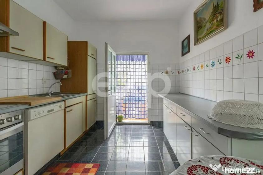 Casă cu 5 camere cu Teren 1866 Mp în Central