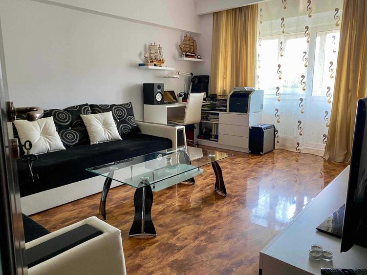 Apartament cu 3 camere decomandat în Bratia din Deal