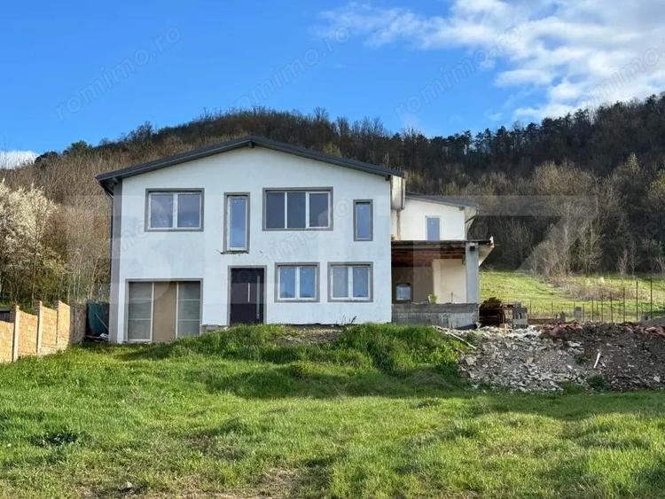 Casă cu Teren 1000 Mp în Tofalău