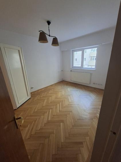 Apartament cu 3 camere în Universitate