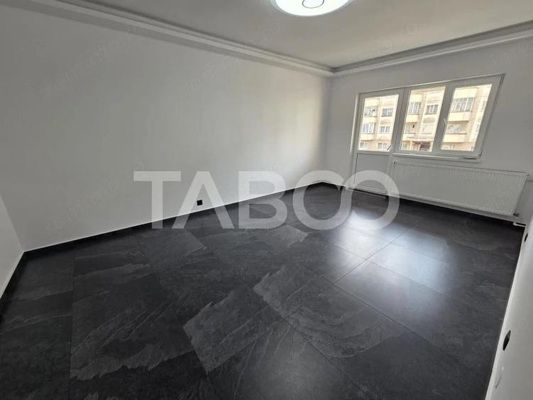 Apartament cu 4 camere decomandat în Central