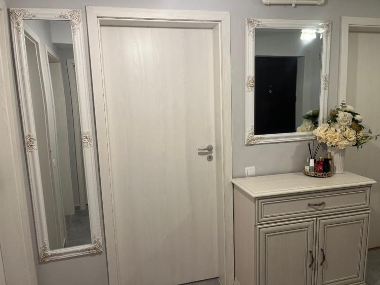 Apartament cu 3 camere decomandat, mobilat în Central