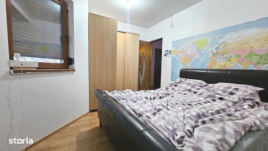 Casă cu 4 camere în Breazu