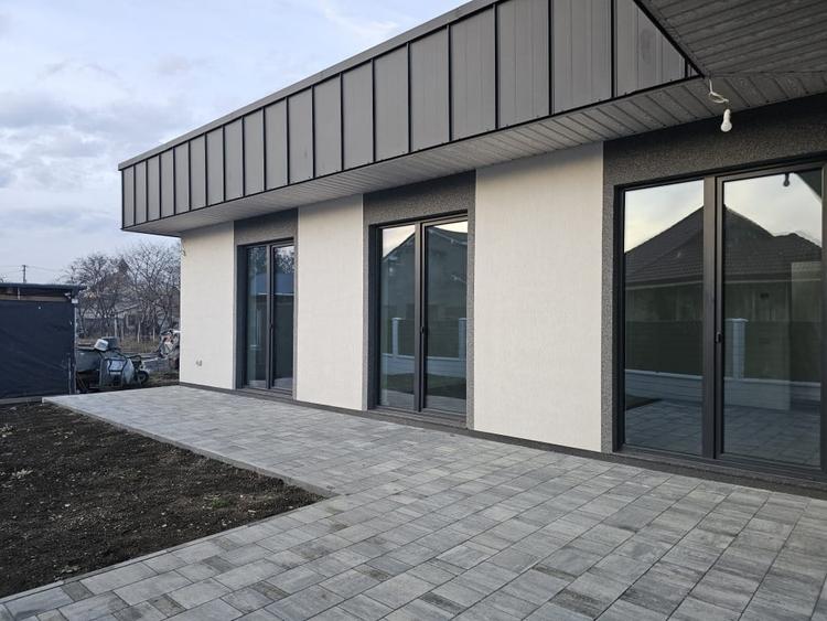 Casă individuală cu 4 camere cu Canalizare în Hălchiu