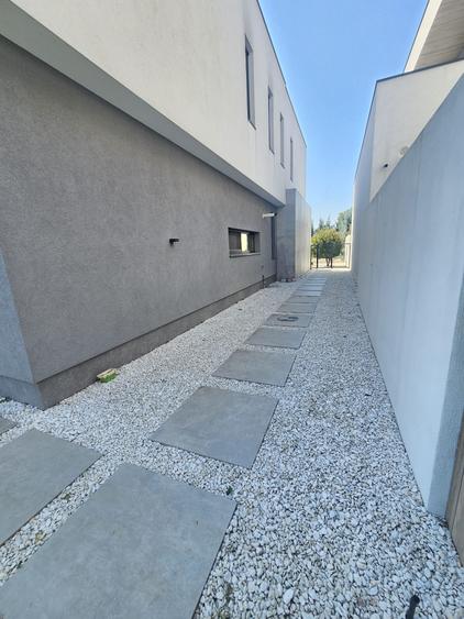 Apartament cu 4 camere decomandat în Dumbrăvița