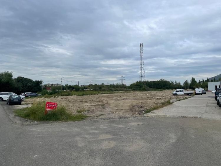 Teren Construcții intravilan de 7000 mp, în Est