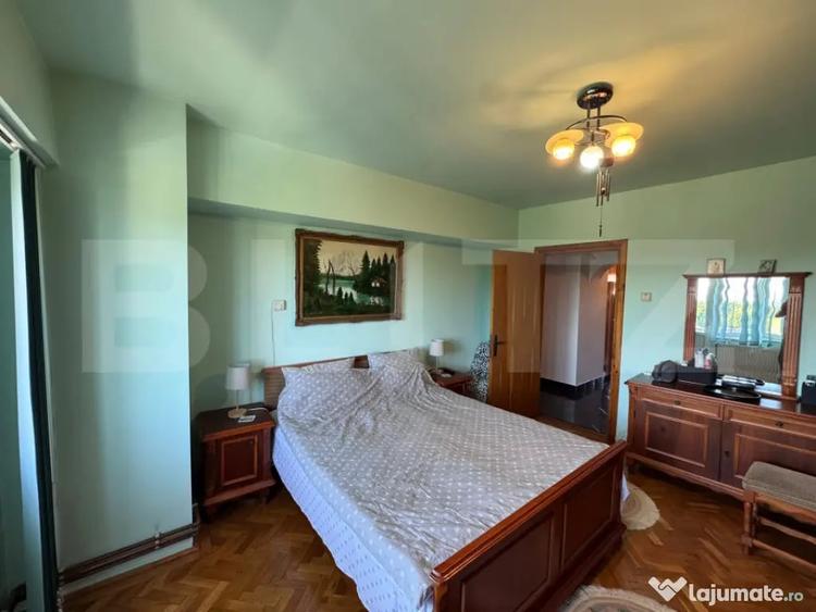 Apartament cu 3 camere decomandat în Micro 11