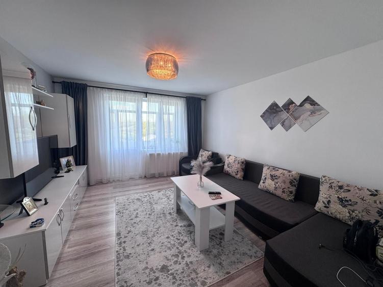 Apartament cu 4 camere decomandat în Central