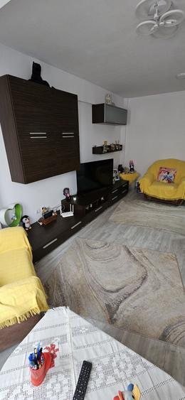 Garsonieră decomandată în Valea Adâncă