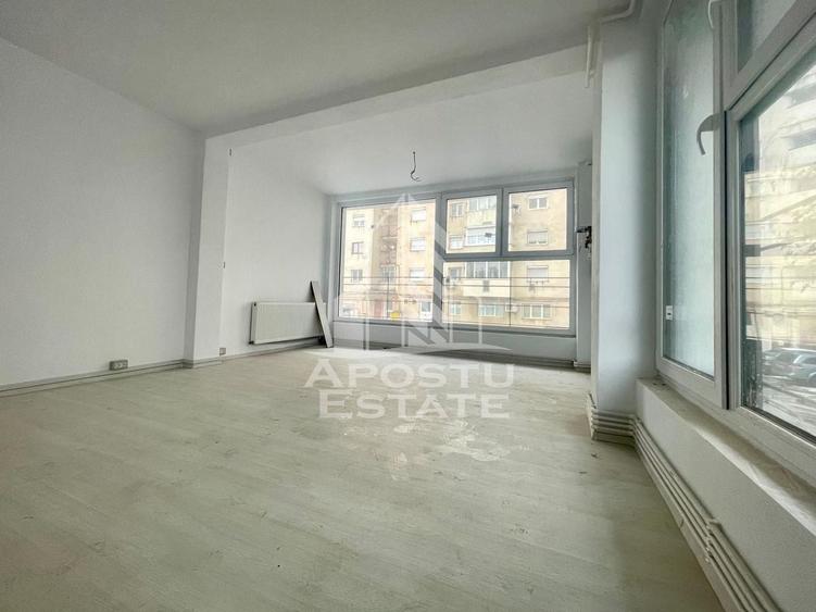 Spațiu comercial, de 30 mp, în Intim