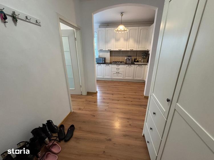 Apartament cu 3 camere decomandat în Europa