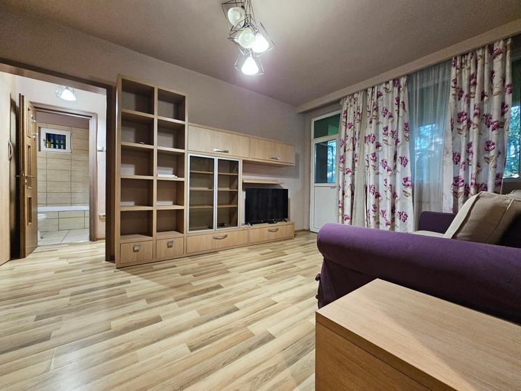Apartament cu 2 camere semidecomandat în Lacul Tei
