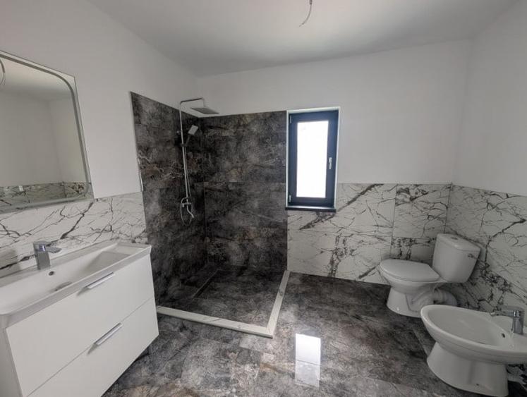 Casă individuală cu 4 camere cu Teren 400 Mp în Nord
