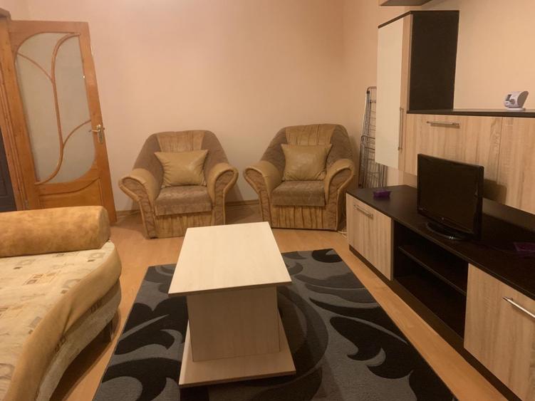 Apartament cu 3 camere decomandat în Călărași