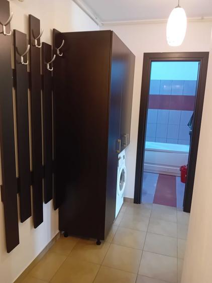 Garsonieră decomandată în Titan