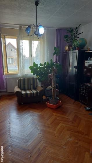 Casă cu 6 camere în Curtici