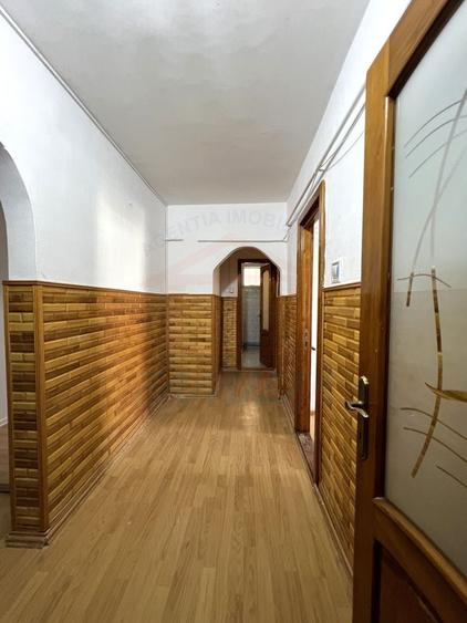 Apartament cu 3 camere decomandat, mobilat în Micro 13