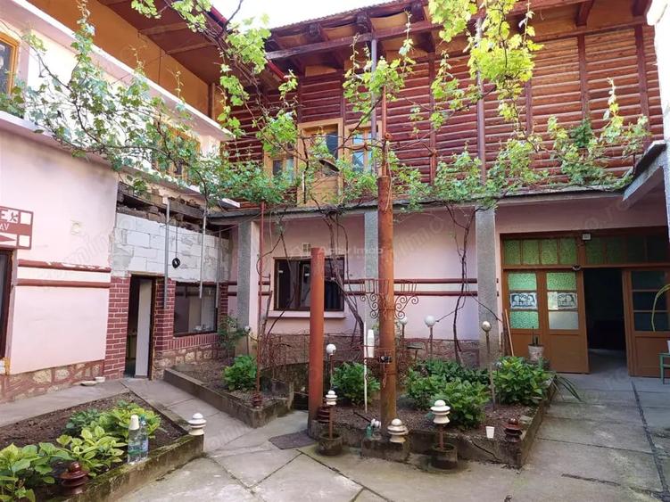 Casă cu Teren 1439 Mp în Socol
