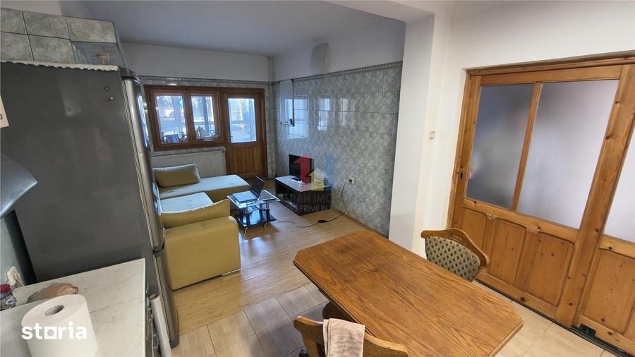 Casă cu 6 camere cu Teren 300 Mp în Tineretului