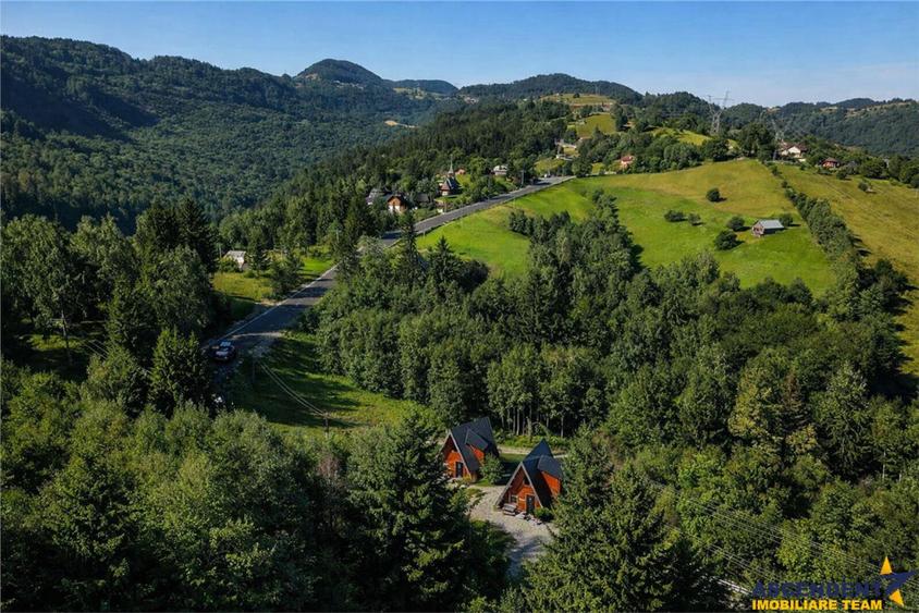 Casă cu 6 camere cu Teren 4000 Mp în Moieciu