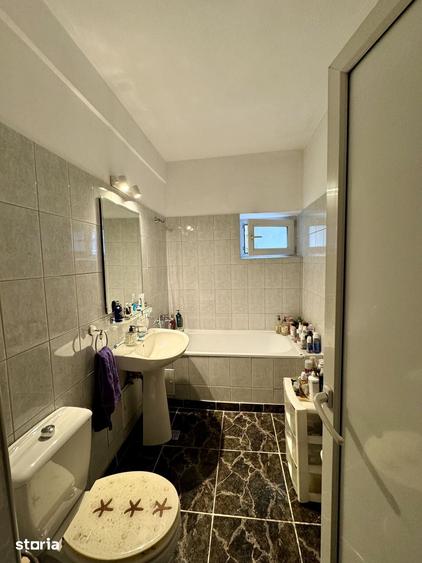 Apartament cu 4 camere decomandat în Pajura