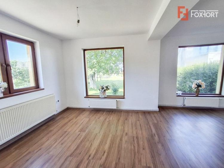 Casă individuală cu 4 camere cu Canalizare în Giarmata