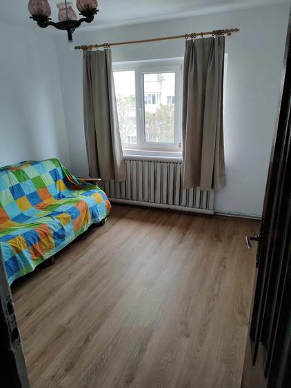 Apartament cu 3 camere decomandat în Lipovei