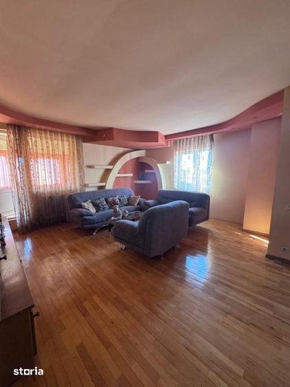 Casă cu 6 camere cu Teren 2500 Mp în Siret