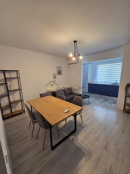 Apartament cu 2 camere decomandat, mobilat în Sud