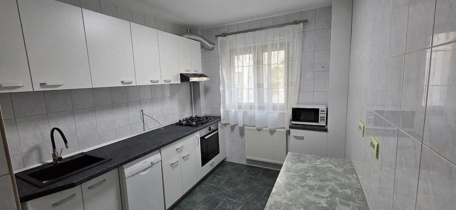 Apartament cu 3 camere decomandat, mobilat în Turda