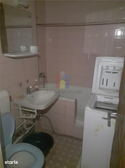 Apartament cu 3 camere semidecomandat în Hristo Botev