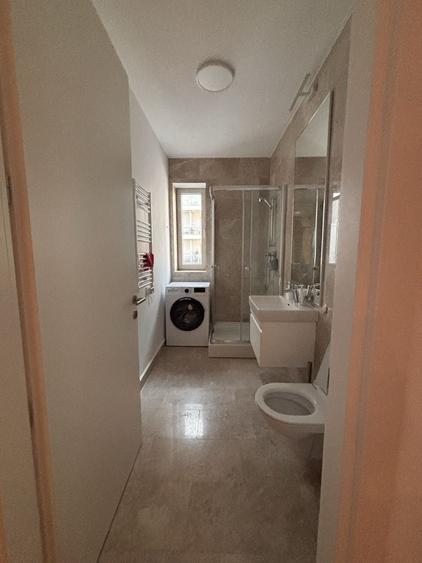 Apartament cu 3 camere semidecomandat în Herăstrău