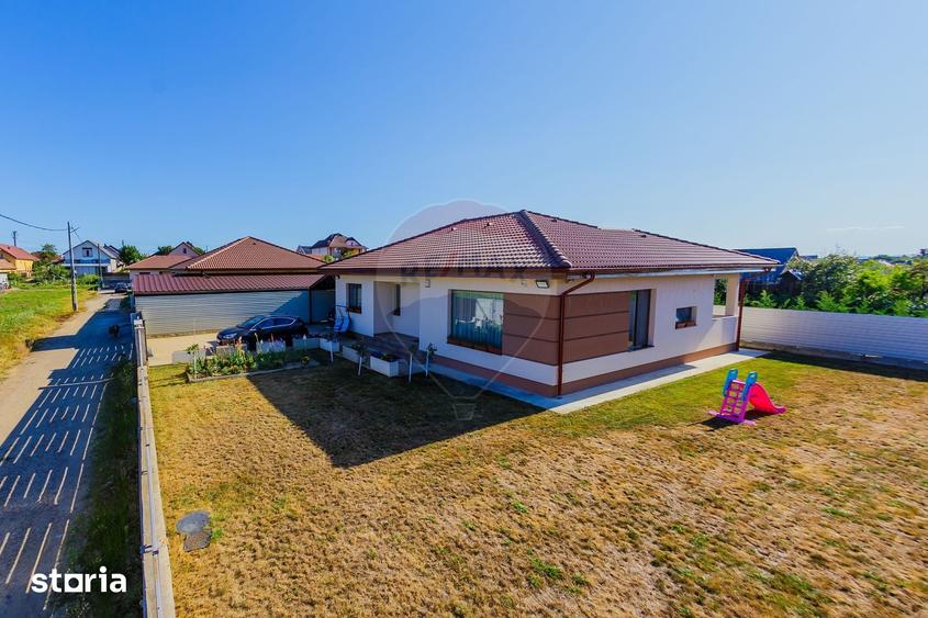 Casă cu 4 camere cu Teren 600 Mp în Recea
