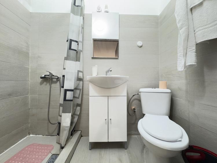 Apartament cu 2 camere nedecomandat, mobilat în Unirii